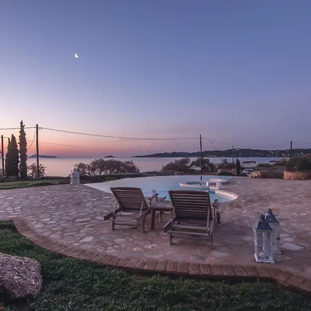 In Peloponnese By Petrothalassa וילה *